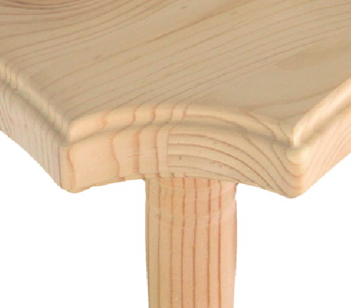 Dřevěný stolek B